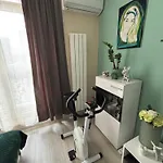 Modern, Cute And Comfy - Free Private Parking