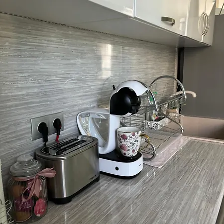 Modern, Cute And Comfy - Free Private Parking