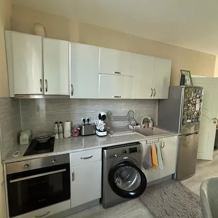 Modern, Cute And Comfy - Free Private Parking Sofie