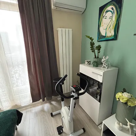 Modern, Cute And Comfy - Free Private Parking