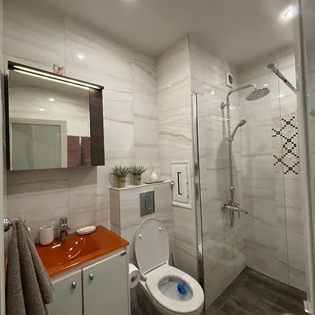 Modern, Cute And Comfy - Free Private Parking Apartament