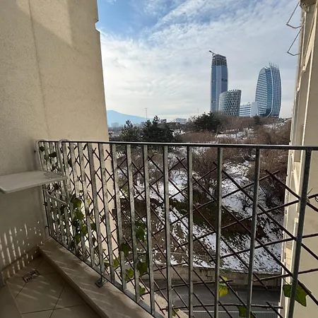 Modern, Cute And Comfy - Free Private Parking Apartament *