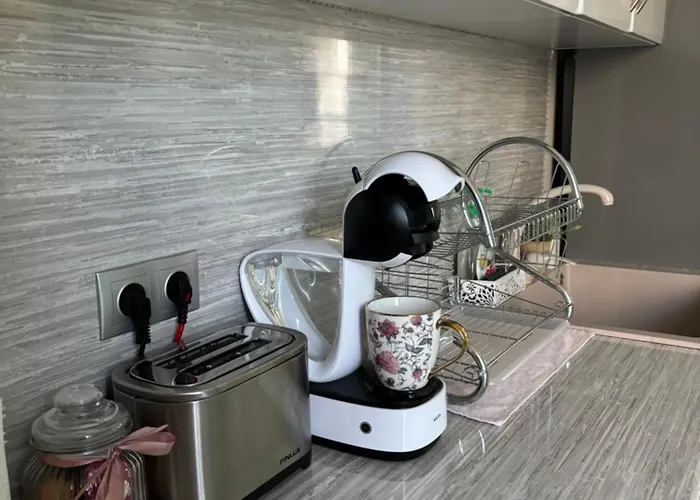 Modern, Cute And Comfy - Free Private Parking