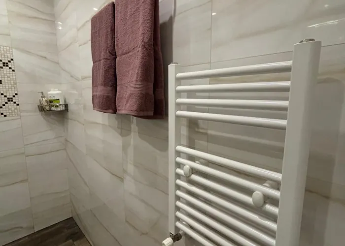 Apartment Modern, Cute And Comfy - Free Private Parking